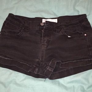 black tillys shorts